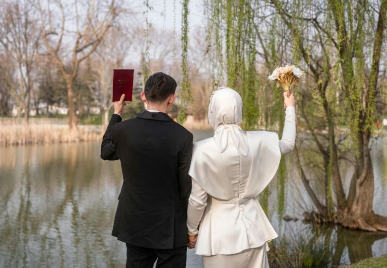 Mobile marriage commissioner providing wedding ceremony services in Winnipeg